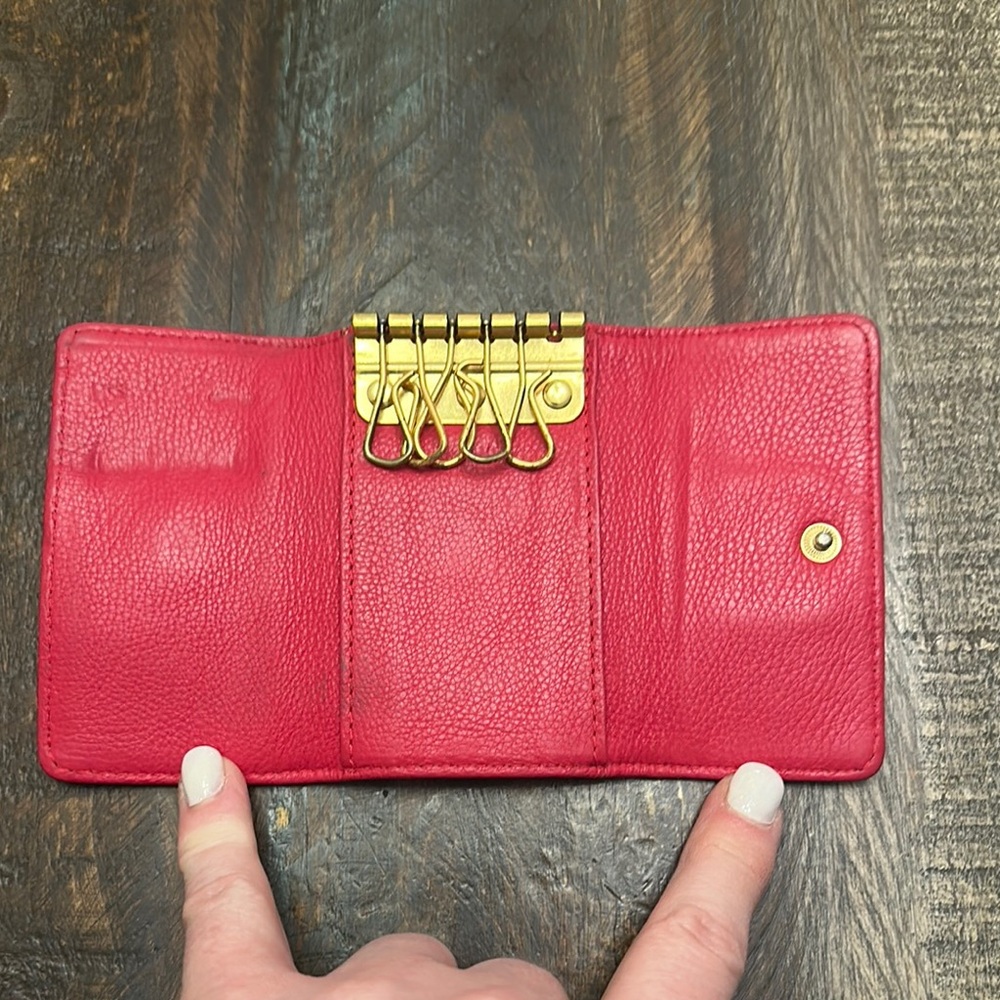 Marc Jacobs Pink Pebbled Leather Wallet with Gold Hardware - Picture 2 of 4